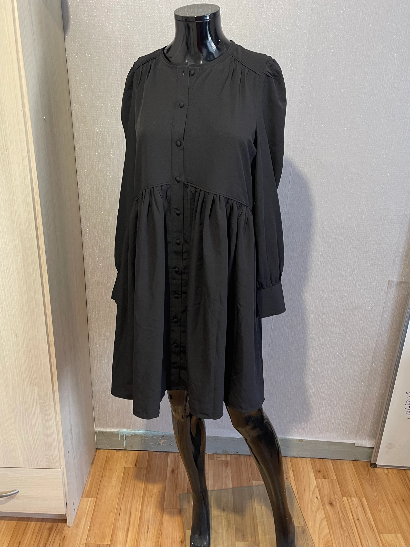 Jolie robe noire la redoute taille 38 en polyester